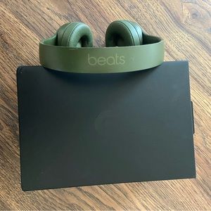 Beats Solo Wireless Headphones